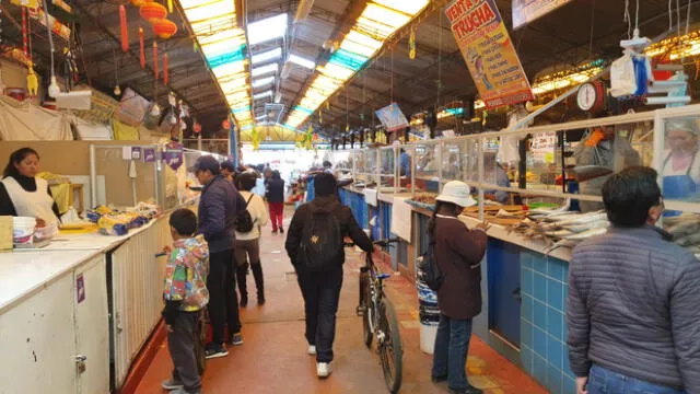 Carne de pollo escasea en mercados de Arequipa. Foto: Leonela Aquino / URPI-LR