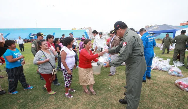 Policía dona 5 toneladas de víveres y ropa de abrigo a damnificados de Huaura