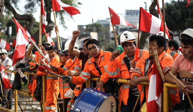 Mineros protestan en los exteriores del MTPE [FOTOS]