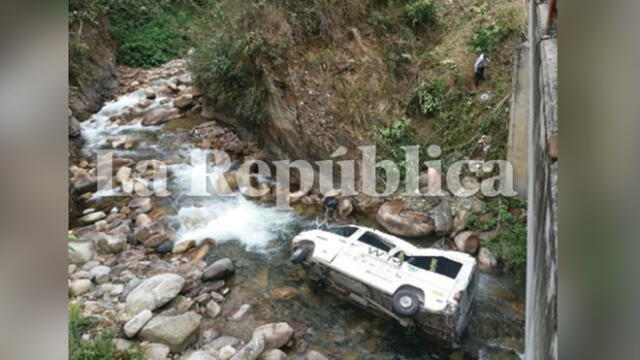 Minivan con turistas  se despista y cae a un abismo en el ingreso a Machupicchu 