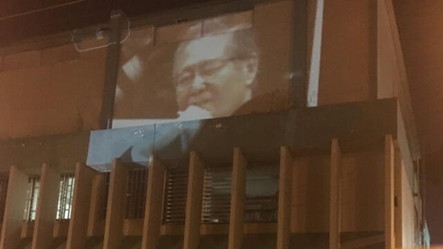 Alberto Fujimori: imágenes de la dictadura se proyectaron en clínica [FOTOS]