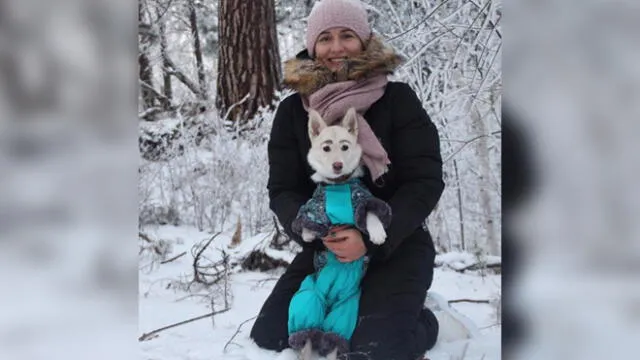 Oksana es la joven rusa que la adoptó luego de ver sus fotos en la cuenta de Instagram del albergue que la rescató.