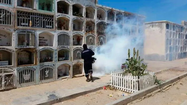Fumigan, limpian e iluminan cementerios de Talara