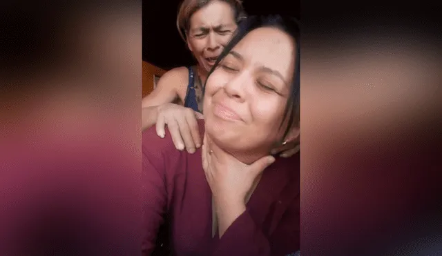 Facebook viral: mujer finge tener “tortícolis” y le juega una cruel broma a su madre [VIDEO] 