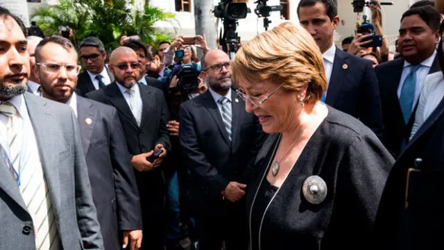 Michelle Bachelet a las afueras de la Asamblea Nacional de Venezuela. Foto: EFE.