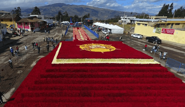 Ecuador gana récord Guinness por pirámide de rosas más grande del mundo