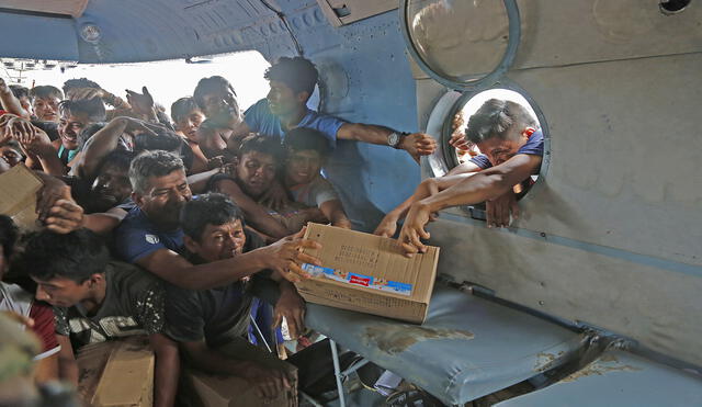 Caos durante rescate y entrega de alimentos a pobladores damnificados en Catacaos [FOTOS]