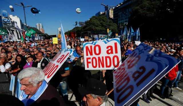 Oposición en Argentina se manifiesta en contra de la negociación con el FMI