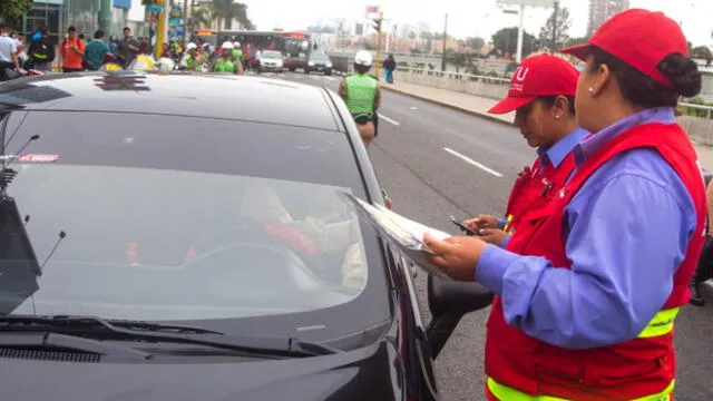 Fiscalizadores de la ATU y policías han tenido que reducir a conductores que pretenden huir de operativos. (Foto: ATU)