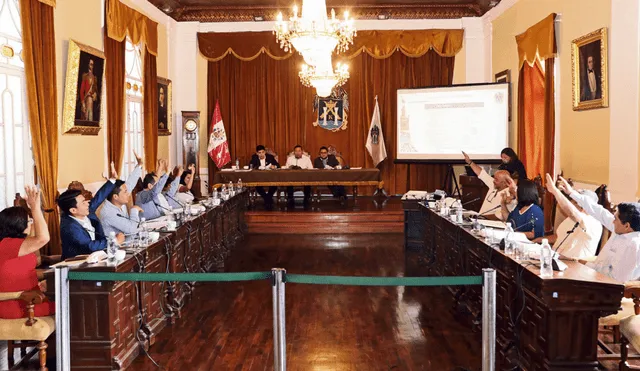 Pleno del concejo aprobó PIA de ayuntamiento de Trujillo. Oficialismo y oposición lo cuestionaron en última sesión extraordinaria del 2019.