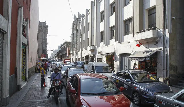 Restringen acceso vehicular en calles aledañas a la plaza de Armas [FOTOS]