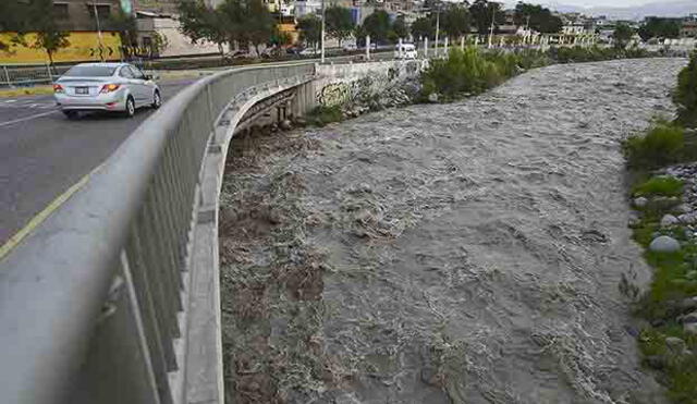 Caudal del río Chili aumentó mientras que  Camaná va en descenso 