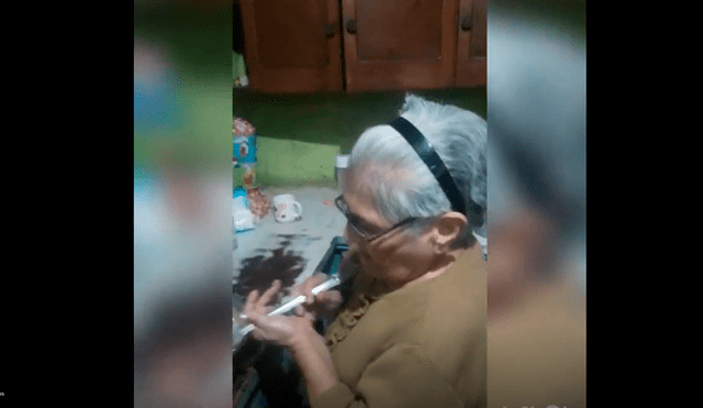YouTube Viral: Abuelita trolea de manera épica a joven que le preguntaba qué estaba cocinando