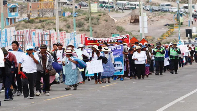 Arequipa: Transportistas de minivanes realizan marcha exigiendo formalización [FOTOS]