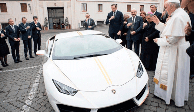 Papa Francisco recibe un Lamborghini de regalo y esto hará con el moderno auto [FOTOS]