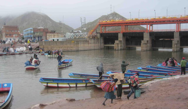 En el lago Titicaca fueron detenidos los cuatro varones tras pasar de Bolivia a Perú.