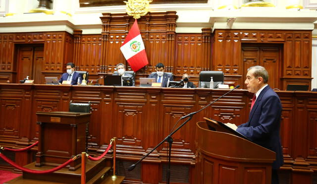 Walter Martos ante el Pleno del Congreso para sustentar presupuesto 2021. Foto: Congreso.