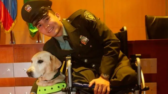 Policía que estuvo a punto de morir en una explosión adopta al perro que lo salvó