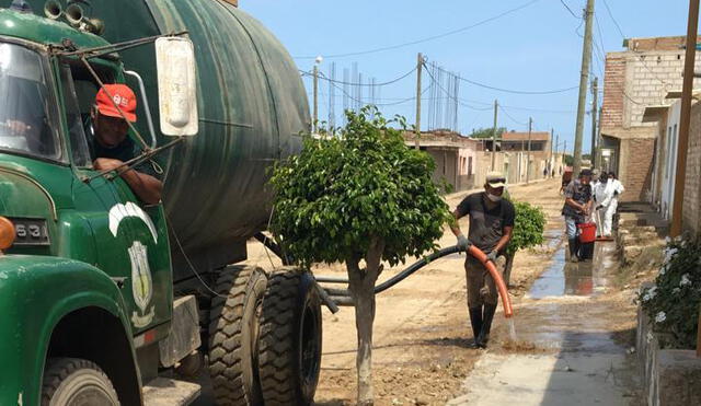 Trabajadores de limpieza promueven campaña de desinfección de calles en La Libertad