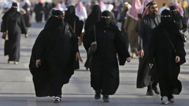 Mujeres sauditas podrán entrar por la misma puerta que los hombres en locales públicos