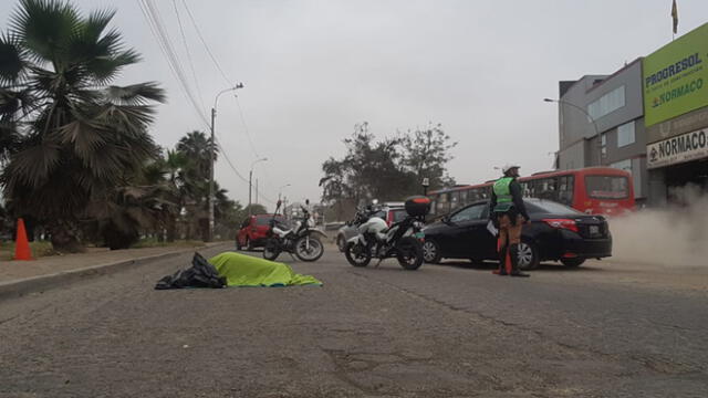 Vecinos se quejaron que el mal estado de las pistas y la falta de semáforos producen constantes accidentes mortales. (Foto: Grace Mora / La República)