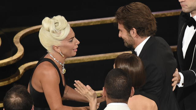 Lady Gaga desmiente romance con Bradley Cooper al lucir nuevo novio en concierto