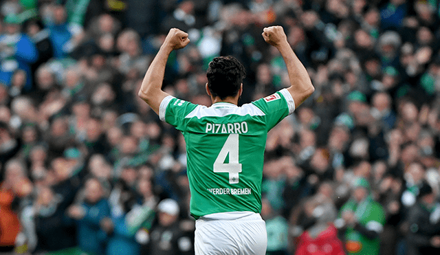 Director de Werder Bremen cae ante los pies de Claudio Pizarro y emite halagador comentario [VIDEO]