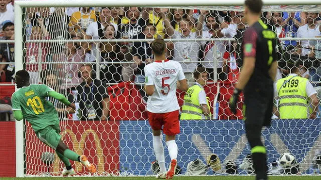 Senegal marcó el 2-0 por descuido de Krychowiak y en medio de polémica | VIDEO