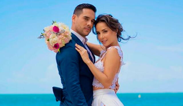 Carmen Villalobos y Sebastián Caicedo se casaron en 2019, en las playas de Cartagena. Foto: @cvillaloboss