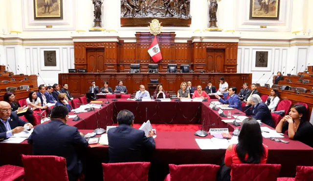Comisión de Constitución sesionó por proyectos de reforma política