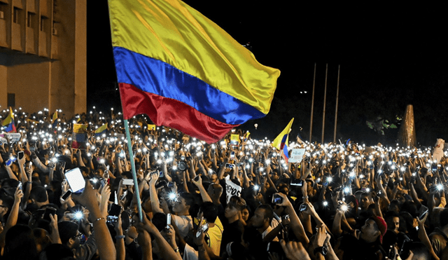 Miles de manifestantes salen todos los días a protestar en Colombia.