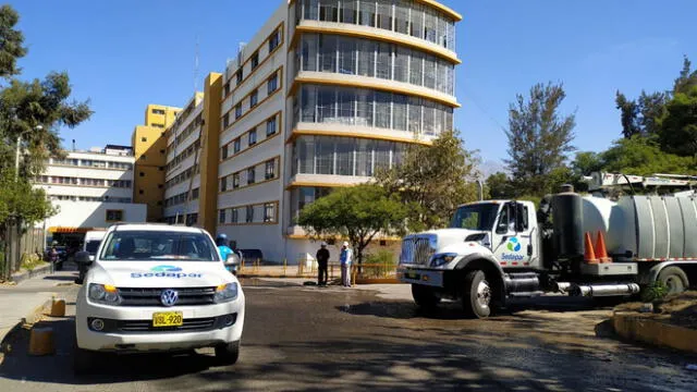 Colapso de desagüe en el hospital Honorio Delgado de Arequipa.