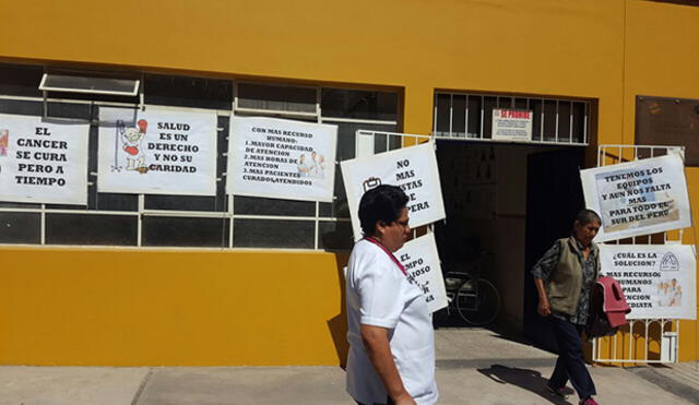 Protestan por falta de personal oncólogo en hospital Goyeneche [VIDEO]