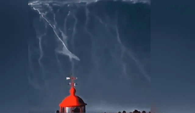 Vía YouTube. Espectadores quedaron atónitos al ver la increíble actuación del surfista cuando fue sorprendido con la ola considerada como la más alta del mundo