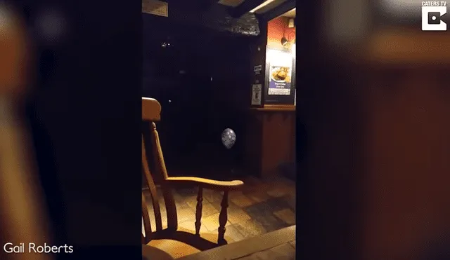 YouTube Viral: Difunden video de 'niño fantasma' jugando con globo en bar 