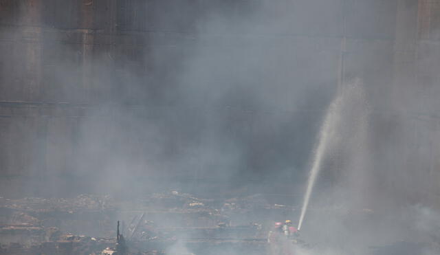 Casonas de adobe fueron destruidas por el incendio [FOTOS]