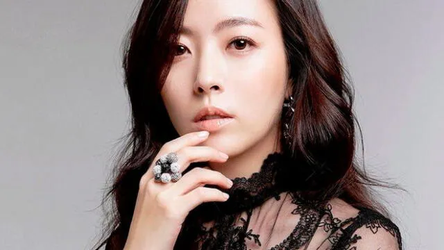 Shim Eun-jin es un cantante y actriz surcoreana. Es una ex integrante del grupo surcoreano Baby V. O. X.