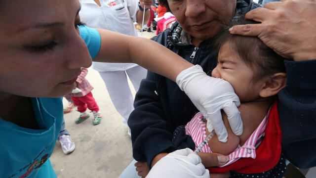 Ministerio de Salud vacuna a infantes y ancianos 