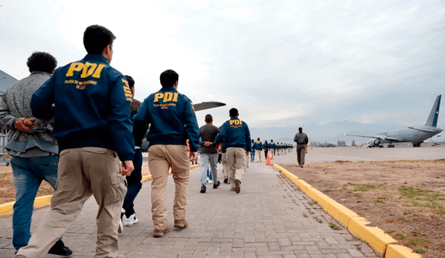 Chile: gobierno expulsa a inmigrantes peruanos por diversos delitos 