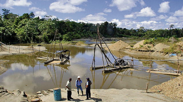 Mineros ilegales contaminan aguas del río Santiago