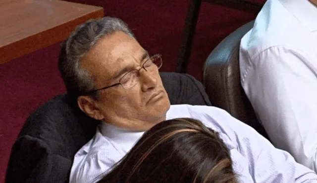 #BecerrilChallenge: Los legisladores que han sido captados durmiendo en el Congreso