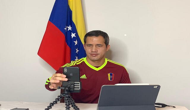 Juan Guaidó durante un 'live' con Sebastián Yatra este viernes. Foto: Centro de Comunicación Nacional de Venezuela