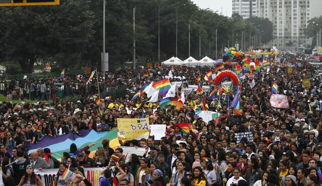 ‘Enfoque de género ya’: el pedido unánime en masiva Marcha del Orgullo LGTBI