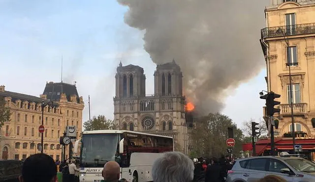 Notre Dame: el preciso momento del colapso de aguja en histórica cúpula