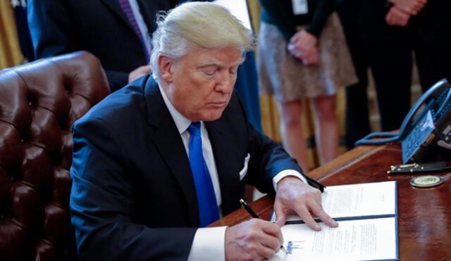 Donald Trump firmó el decreto para construir muro con México