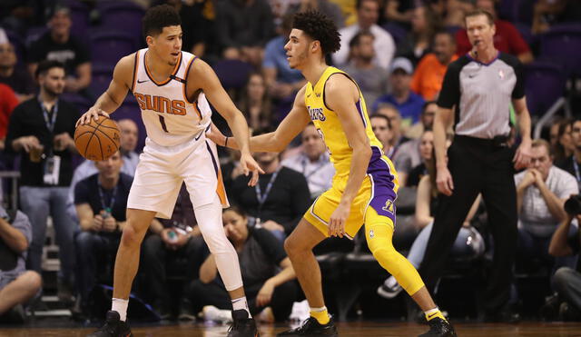 PHOENIX, AZ - NOVEMBER 13:  Devin Booker #1 of the Phoenix Suns handles the ball against Lonzo Ball #2 of the Los Angeles Lakers during the NBA game at Talking Stick Resort Arena on November 13, 2017 in Phoenix, Arizona. The Lakers defeated the Suns 100-93.  NOTE TO USER: User expressly acknowledges and agrees that, by downloading and or using this photograph, User is consenting to the terms and conditions of the Getty Images License Agreement.  (Photo by Christian Petersen/Getty Images)