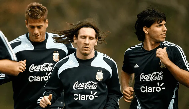 Jugador de Universitario comparte una imagen junto a Lionel Messi 