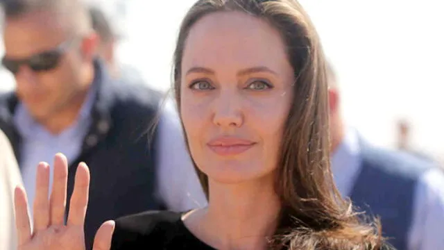 Angelina Jolie vuelve viral el selfie que se tomó junto a un policía [FOTO]