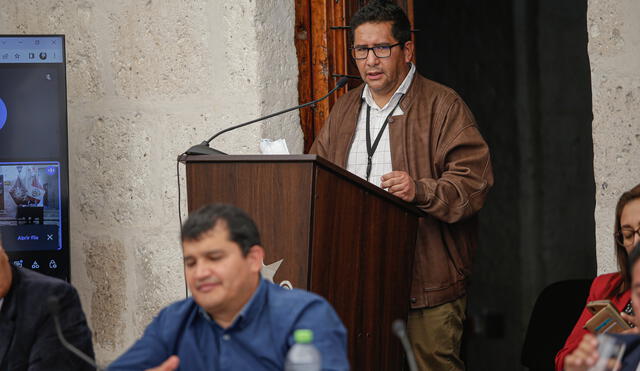 PRESENTACIÓN. El funcionario Abraham Delgado no quiso explicar más y solo dijo que se sintió presionado.