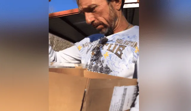 Un video viral muestra como un hombre reacciona de manera conmovedora cuando le regalan un perro bebé.